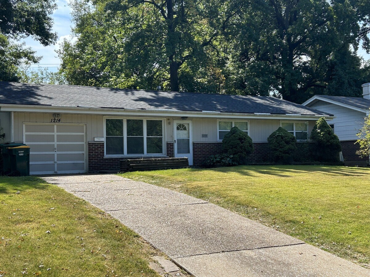 1214 Saint Cyr Rd, Saint Louis, MO 63137 Multifamily For Sale