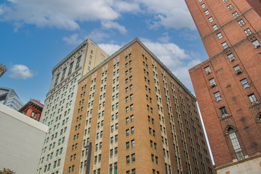 304 Wood St, Pittsburgh, PA for lease - Building Photo - Image 1 of 12