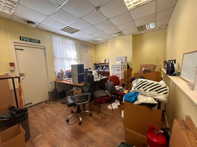 34 Queens Rd, Brighton for lease - Interior Photo - Image 3 of 8