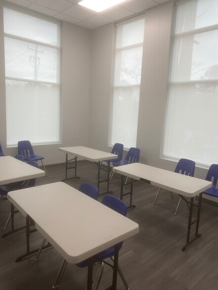 275 Carpenter Hill Ln, Cary, NC for lease - Interior Photo - Image 2 of 3