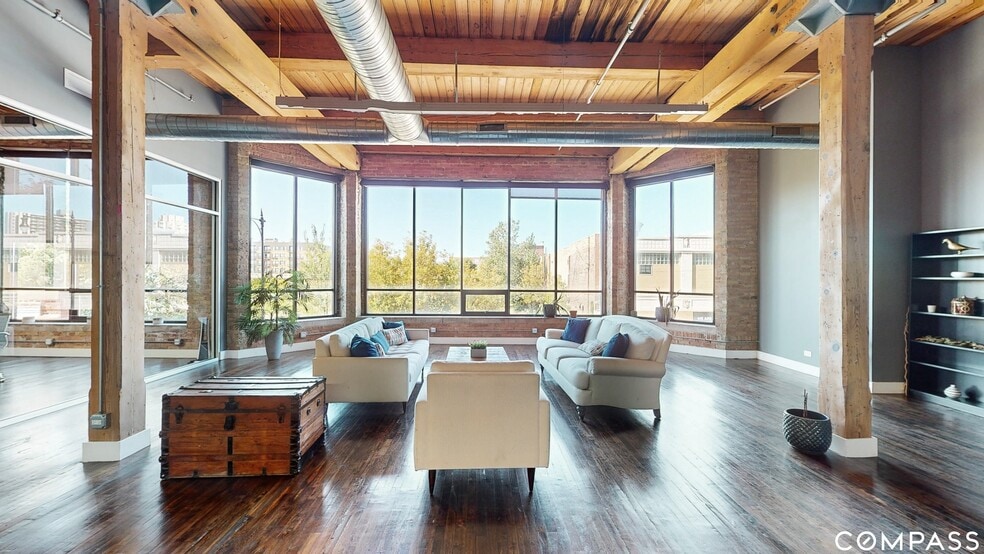 2241 S Wabash Ave, Chicago, IL for sale - Interior Photo - Image 2 of 98