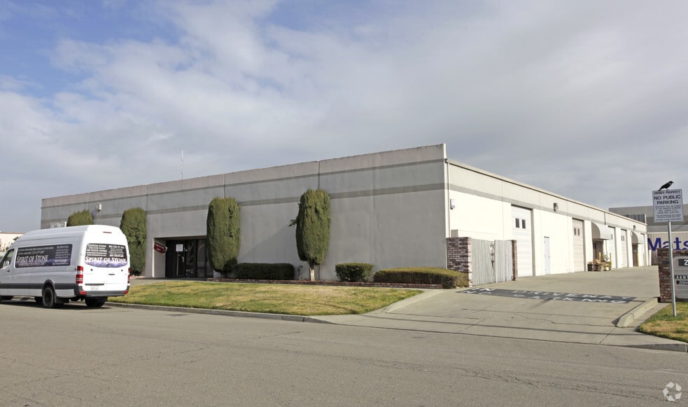 23588 Connecticut St, Hayward, CA for lease - Primary Photo - Image 1 of 2