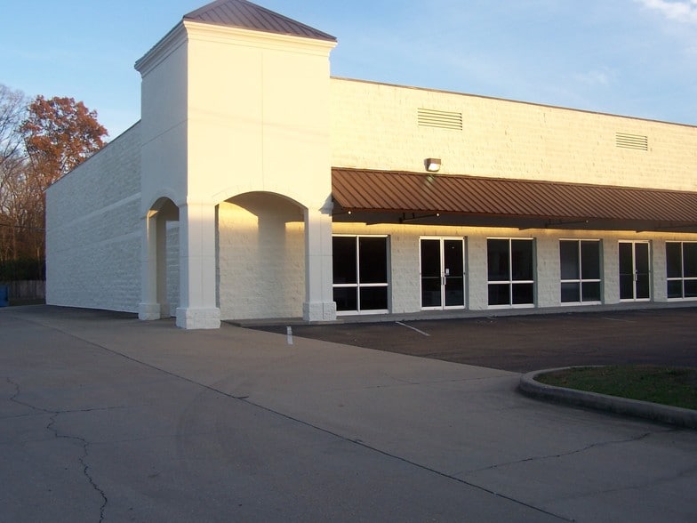 830 Wilson Dr, Ridgeland, MS for lease - Building Photo - Image 2 of 10