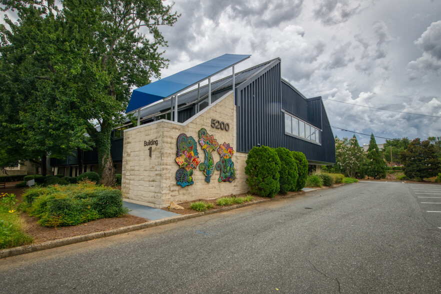 5200 Park Rd, Charlotte, NC for sale - Building Photo - Image 1 of 1