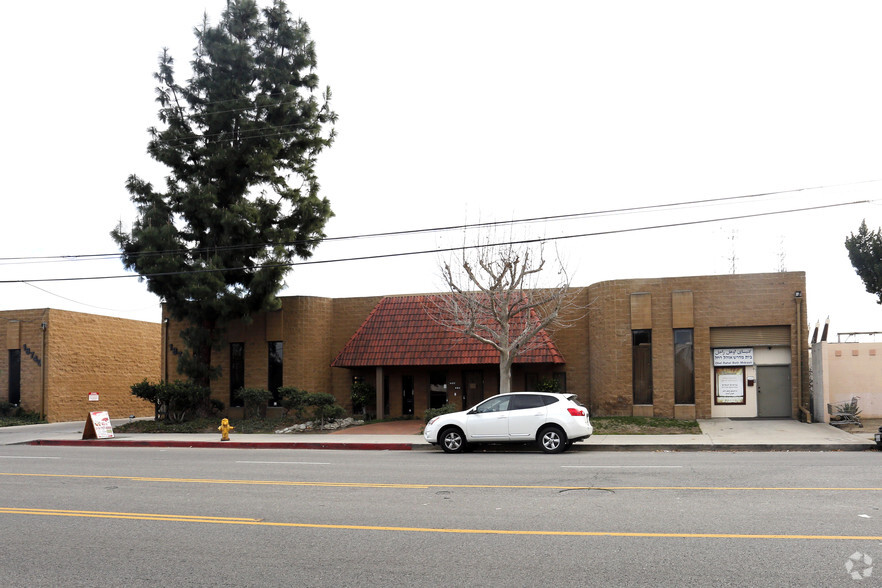 18750 Oxnard St, Tarzana, CA for lease - Building Photo - Image 3 of 3