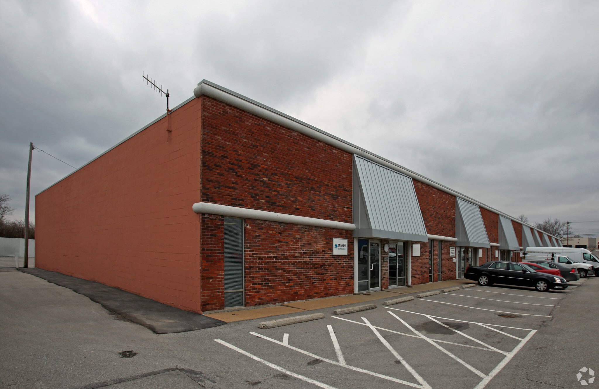 11832-11876 Dorsett Rd, Maryland Heights, MO for lease Primary Photo- Image 1 of 17