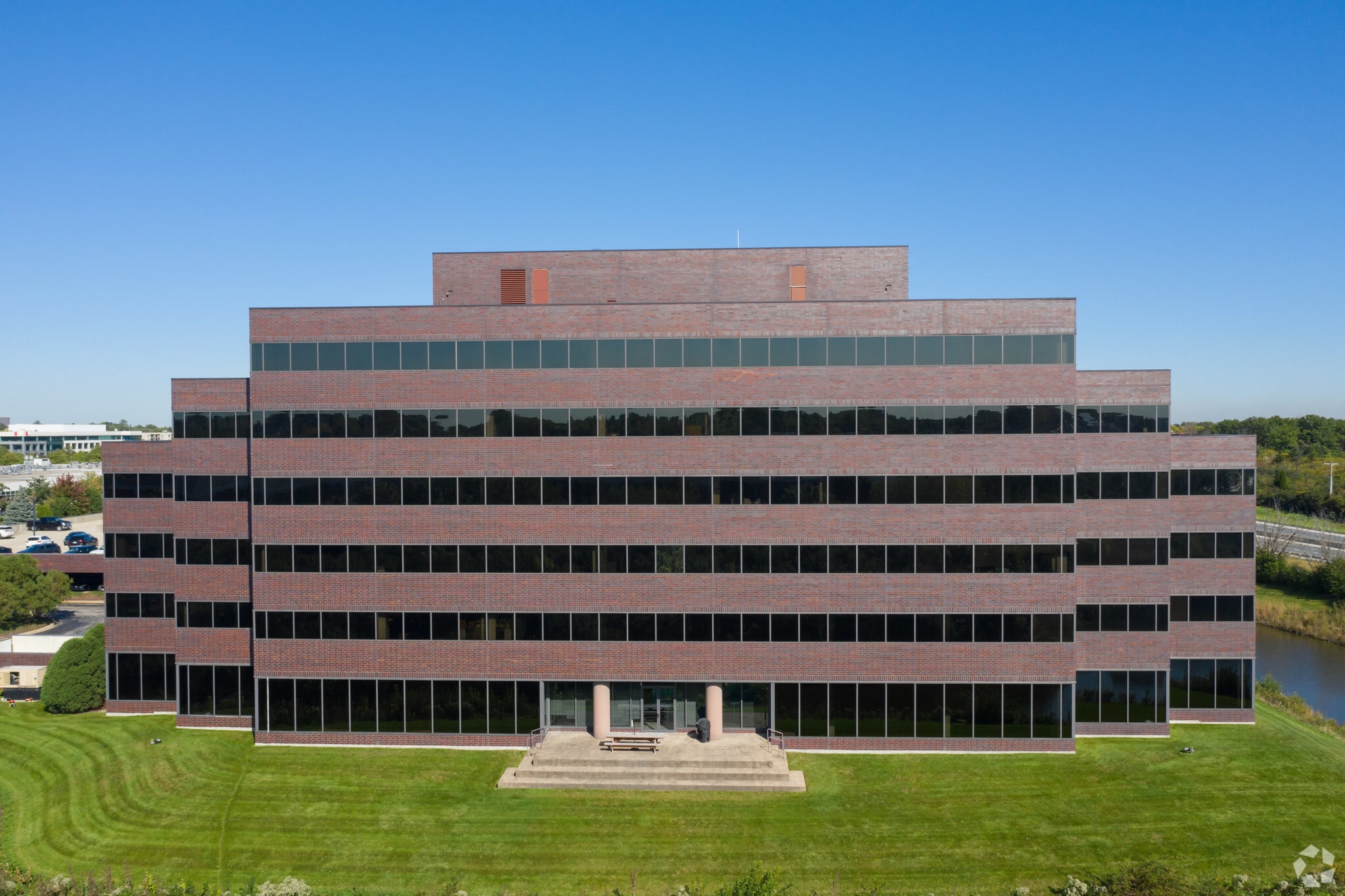 999 Oakmont Plaza Dr, Westmont, IL for lease Building Photo- Image 1 of 17