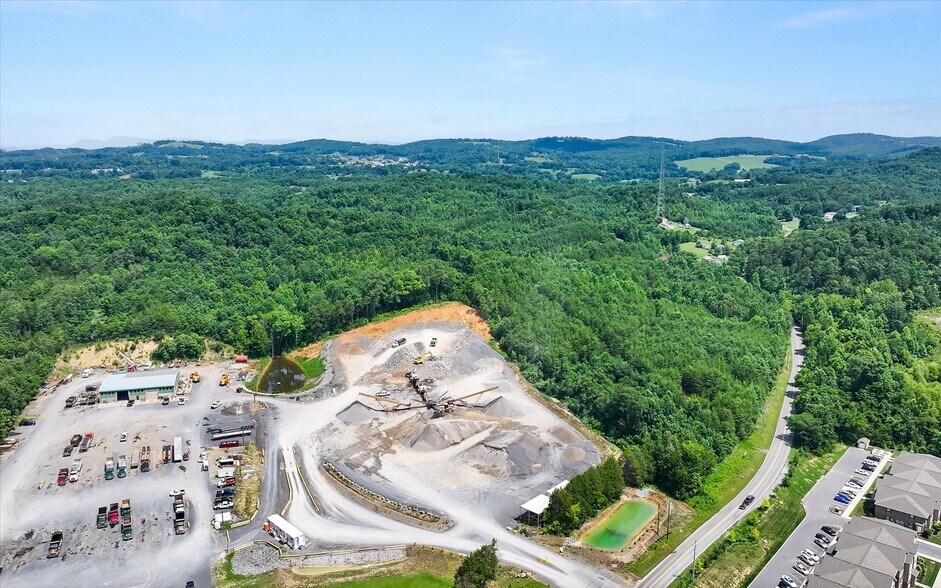 Snyder Rd (Adjacent to Whaley Construction), Kodak, TN 37764 Seller