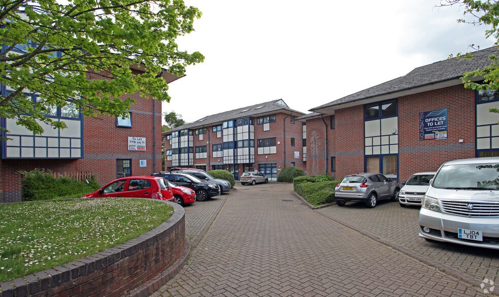 16 Millbrook Road East, Southampton for lease - Building Photo - Image 2 of 2