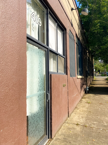 1236 SE Oak St, Portland, OR for lease - Building Photo - Image 3 of 4