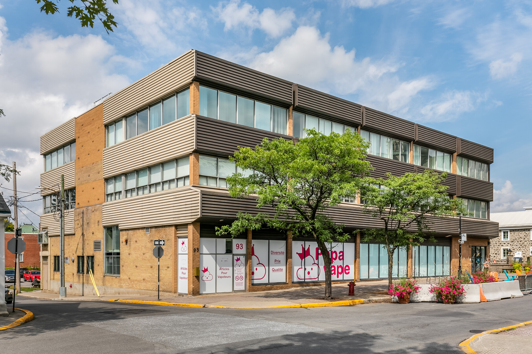 85 Rue Saint-Charles O, Longueuil, QC for lease Building Photo- Image 1 of 13