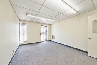 1300 S Frazier St, Conroe, TX for lease Building Photo- Image 2 of 14