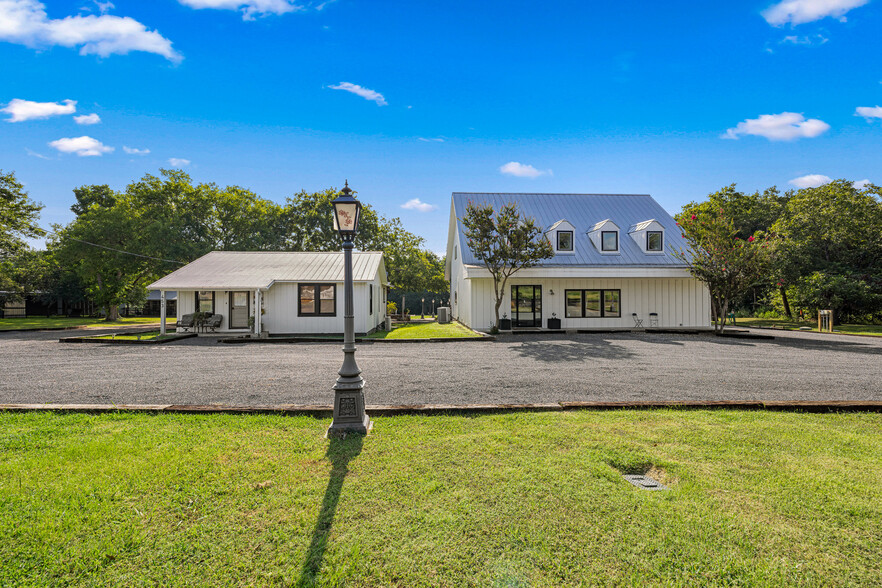 453 N Washington St, Round Top, TX for sale - Building Photo - Image 1 of 42