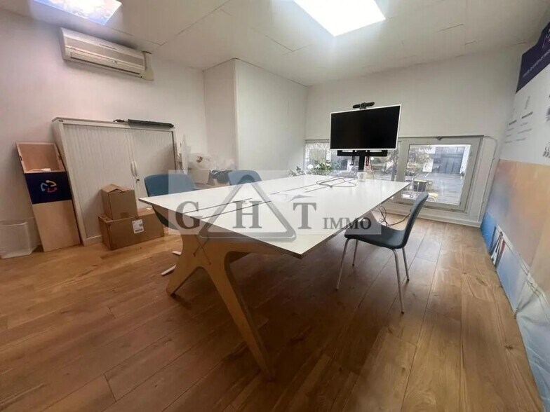 Industrial in Créteil for lease - Interior Photo - Image 3 of 11