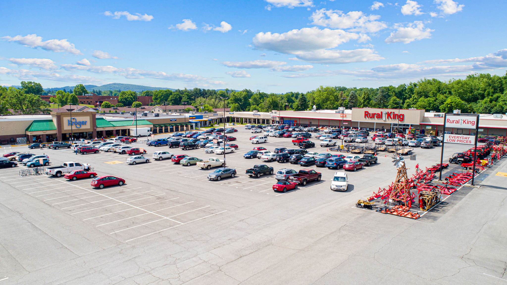 7450 Lee Hwy, Fairlawn, VA for lease Primary Photo- Image 1 of 9