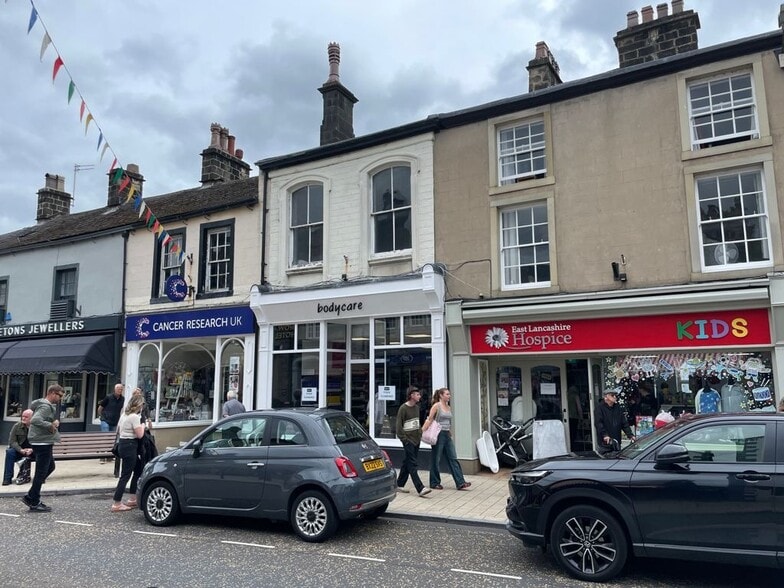 14 Castle St, Clitheroe for lease - Building Photo - Image 2 of 4