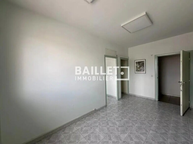 Office in Tourrettes for lease - Building Photo - Image 3 of 9