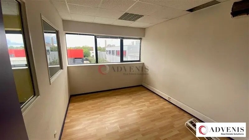 Office in Cenon for lease - Interior Photo - Image 2 of 12