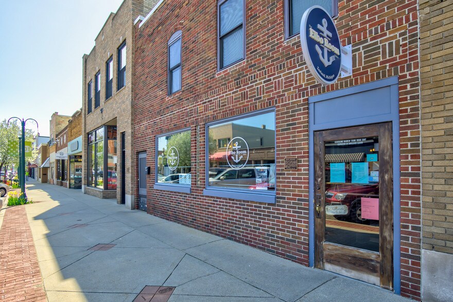 120 E Main Ave, Zeeland, MI, 49464 Restaurant Property For Sale
