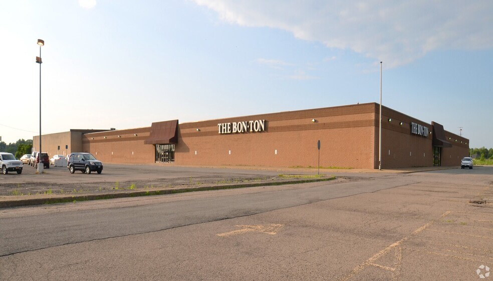 Lancelot Dr, Niagara Falls, NY for lease - Primary Photo - Image 1 of 1