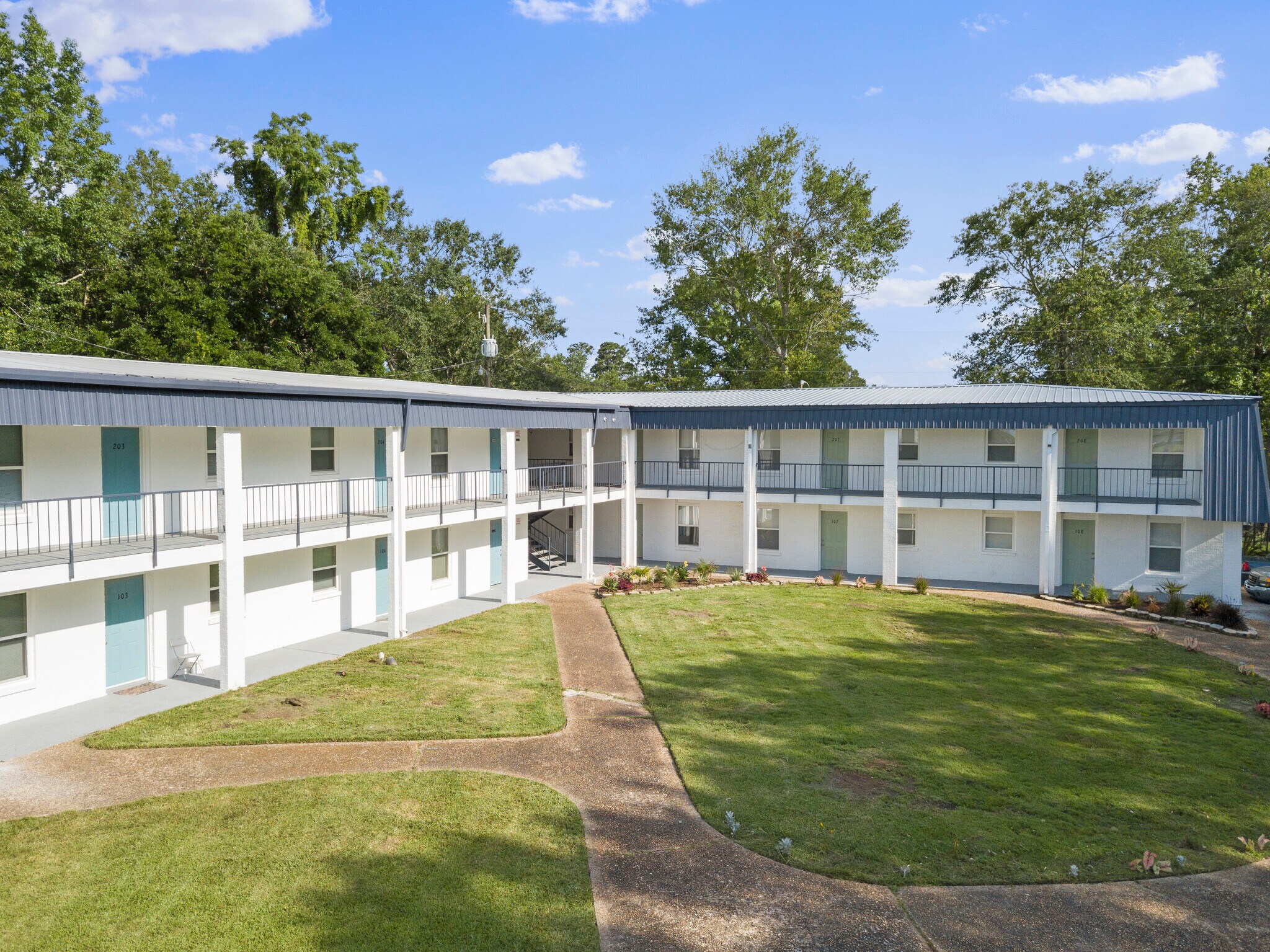 3400 Dantzler St, Moss Point, MS 39563 Chateau Apartments