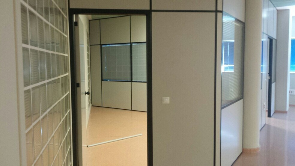 Office in SEVILLA for lease - Building Photo - Image 1 of 10