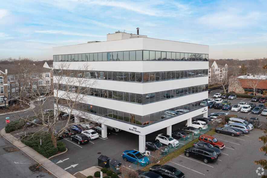 100 N Centre Ave, Rockville Centre, NY for lease - Building Photo - Image 2 of 5