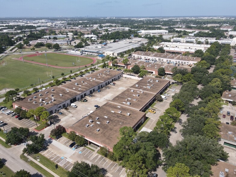6001 Stonington St, Houston, TX for lease - Building Photo - Image 1 of 7