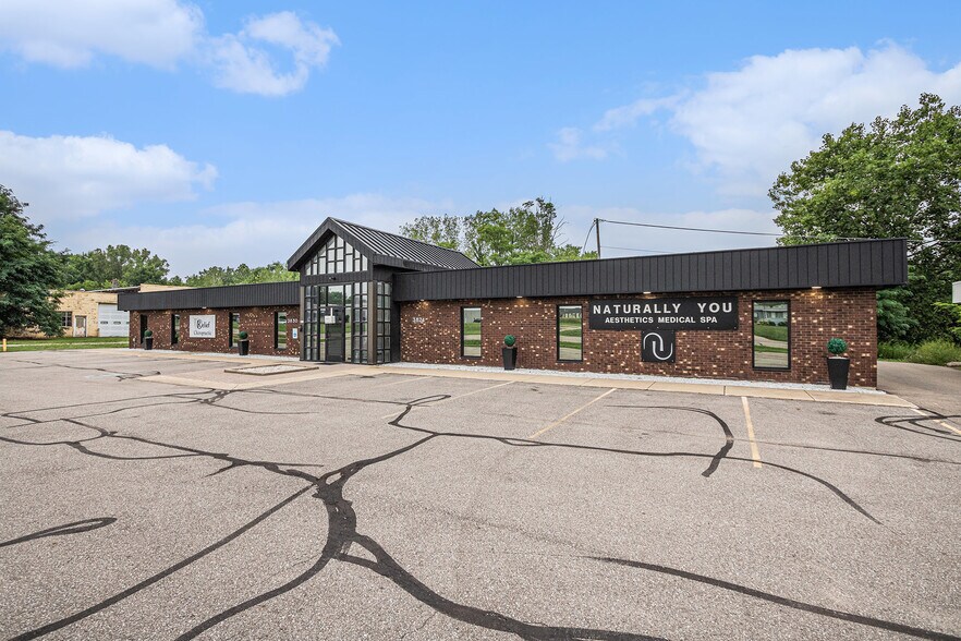 3824 M 139, Saint Joseph, MI for sale - Building Photo - Image 1 of 57