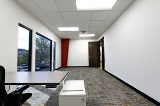 1100 W 23rd St, Houston, TX for lease Interior Photo- Image 1 of 5