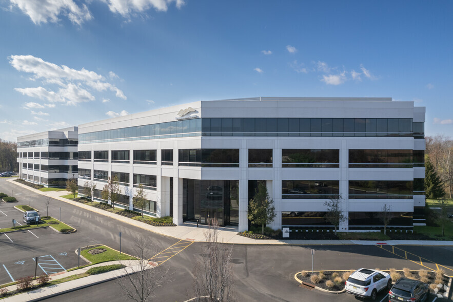 40 Lake Center Executive Park, Marlton, NJ for lease - Building Photo - Image 1 of 5