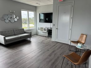 875 109th Ave, Naples, FL for lease Interior Photo- Image 2 of 5