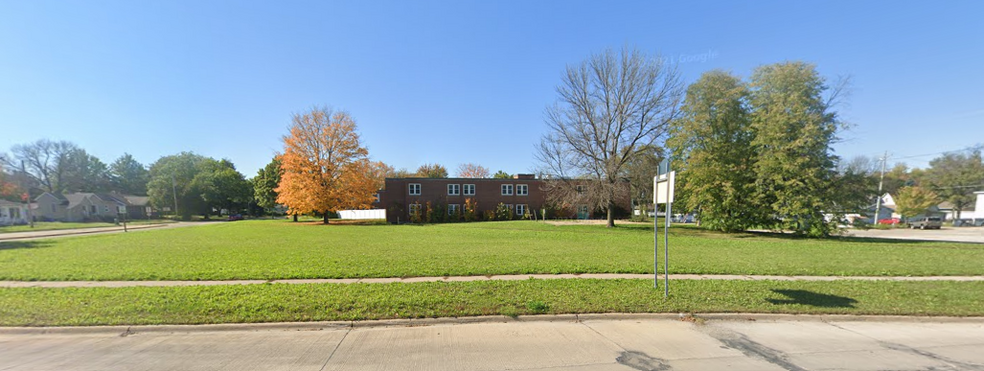 807 5th St, Charles City, IA for sale - Primary Photo - Image 1 of 4