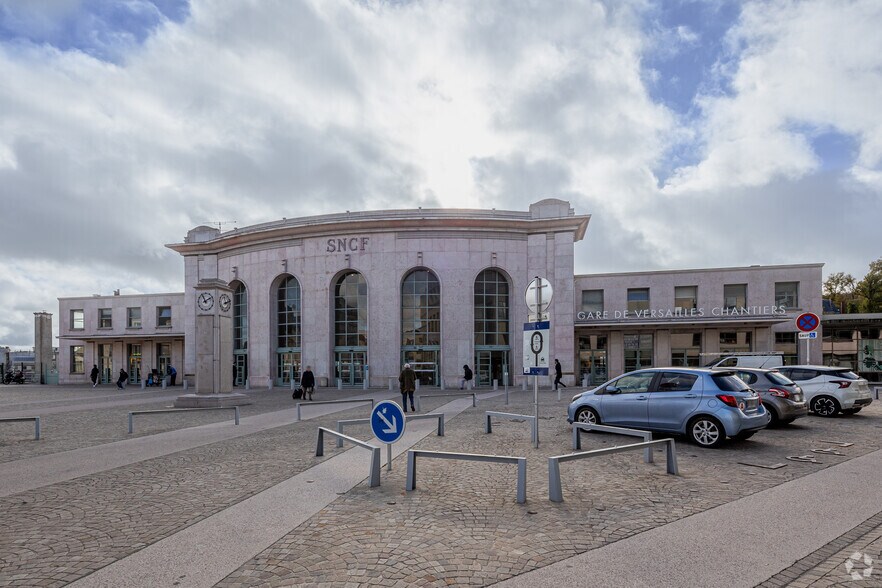 Retail in Versailles for lease - Building Photo - Image 2 of 2