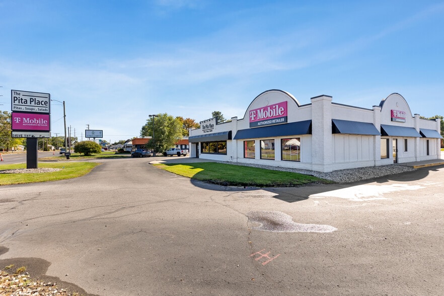 2039 E Apple Ave, Muskegon, MI for sale - Building Photo - Image 2 of 3