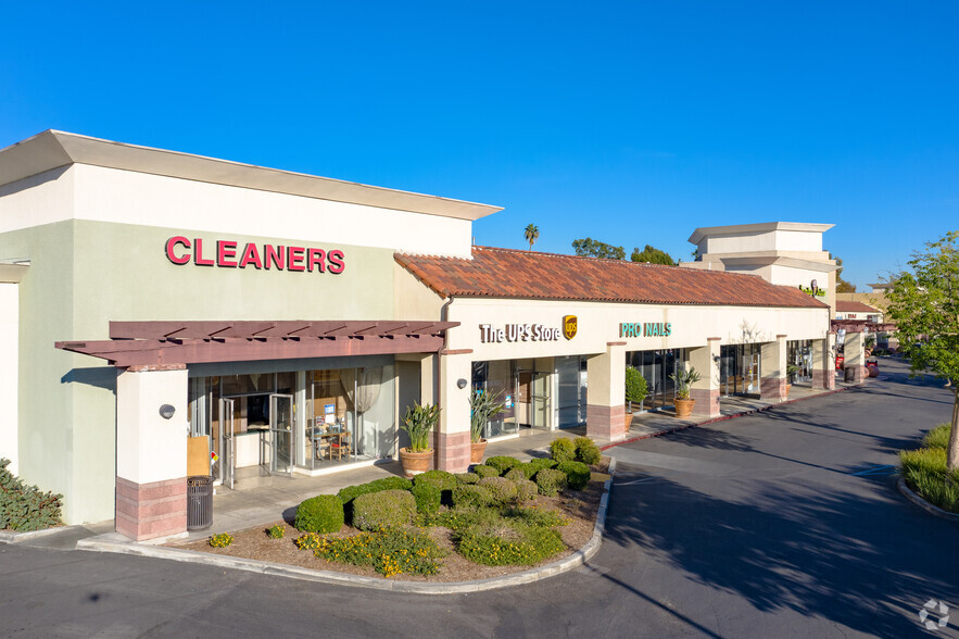 257-325 N Rosemead Blvd, Pasadena, CA for lease - Building Photo - Image 1 of 6