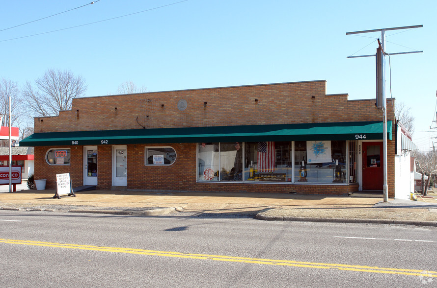 940-944 Lemay Ferry Rd, Saint Louis, MO for lease - Primary Photo - Image 1 of 2