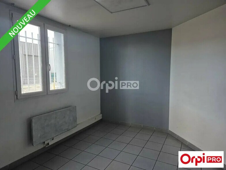 Flex in Bourg-de-Péage for lease - Interior Photo - Image 3 of 6