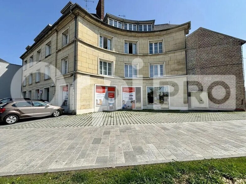 Retail in Compiègne for lease - Building Photo - Image 1 of 6