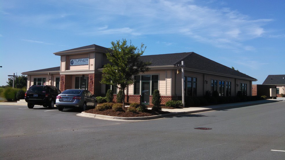 323 Coddle Market Dr NW, Concord, NC for lease - Primary Photo - Image 1 of 5