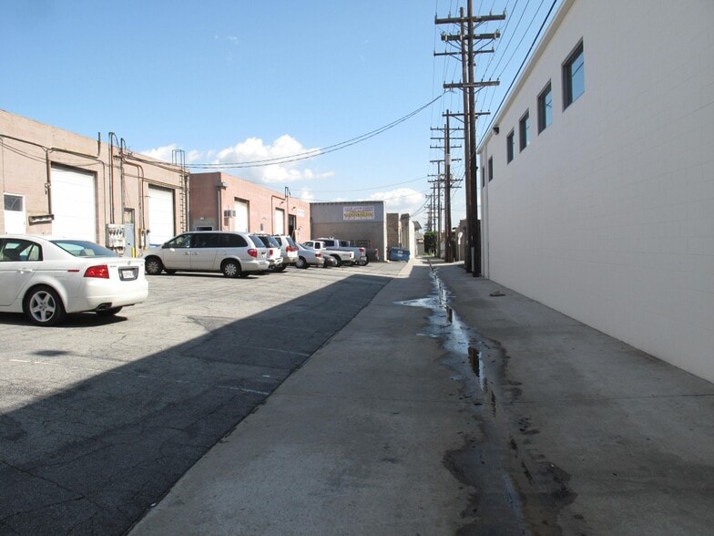 6725-6739 San Fernando Rd, Glendale, CA for lease - Building Photo - Image 3 of 11