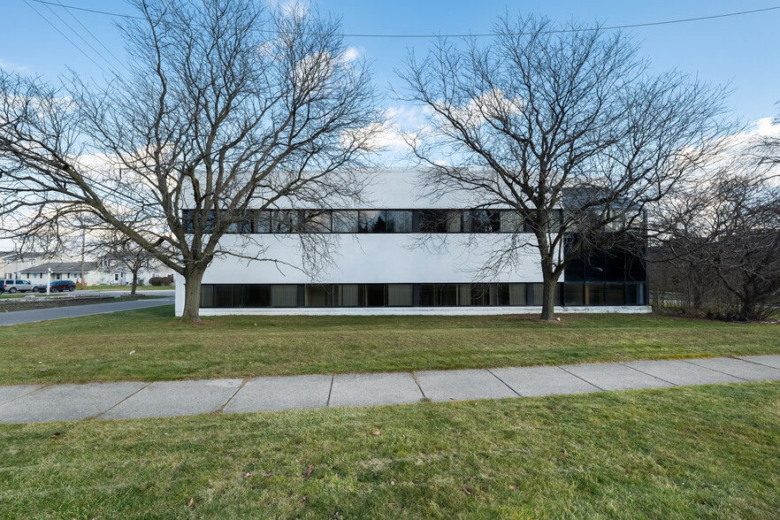 44060 Woodward Ave, Bloomfield Hills, MI for lease - Building Photo - Image 3 of 17