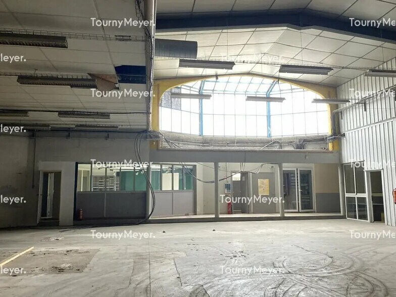 Flex in Orvault for lease - Building Photo - Image 3 of 7