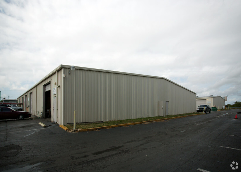 1202-2 NE Pine Island Rd, Cape Coral, FL for lease - Building Photo - Image 3 of 5