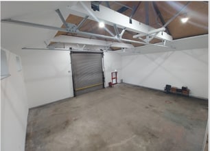 Valley Rd, Liversedge for lease Interior Photo- Image 2 of 4