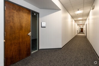 4770 N Belleview Ave, Kansas City, MO for lease Interior Photo- Image 2 of 11