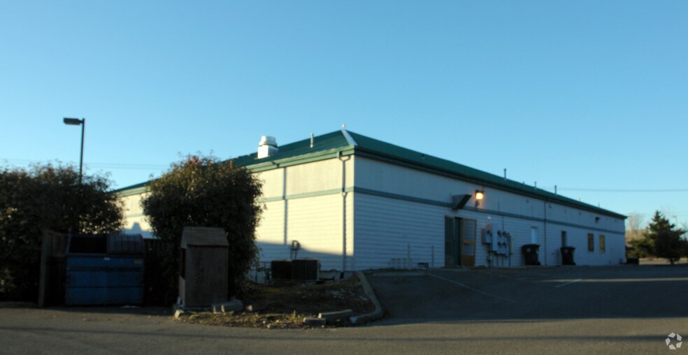 230 Cabot Dr, Oak Harbor, WA for lease - Building Photo - Image 2 of 7