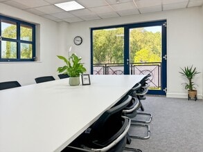 Kelvin Clos, Warrington for lease Interior Photo- Image 1 of 8