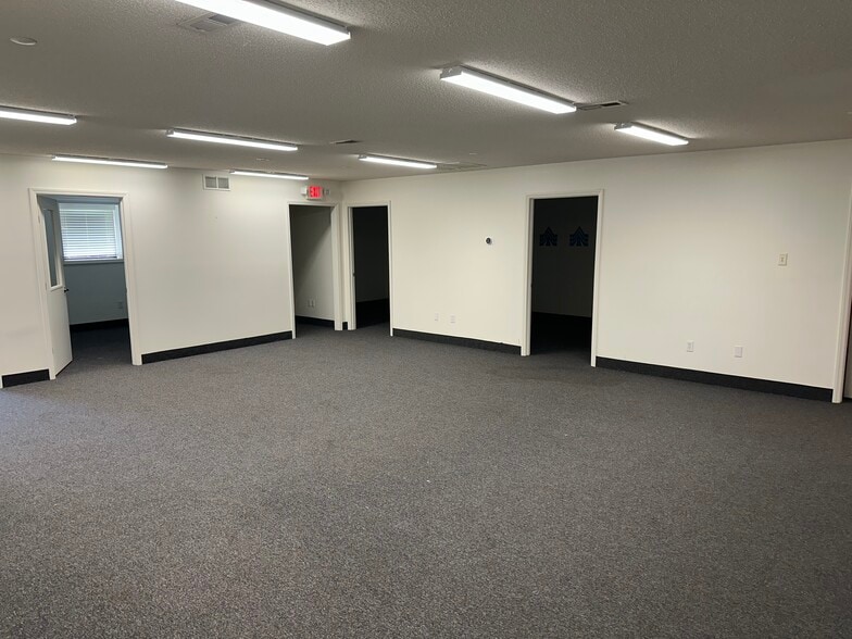 465 Forum Pky, Rural Hall, NC for lease - Building Photo - Image 3 of 6