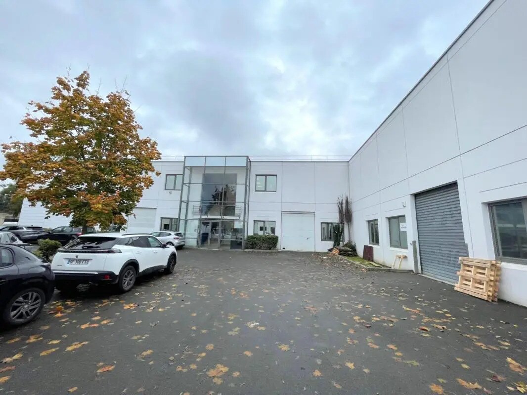 Office in Argenteuil for lease Building Photo- Image 1 of 9